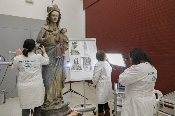 Virgen Blanca, restauradoras de PETRA S.Coop.